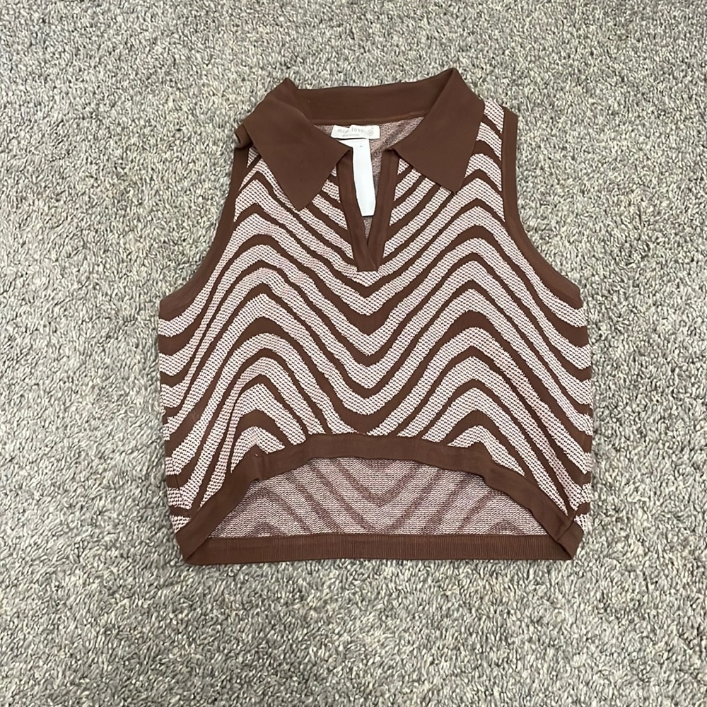 NWT cropped swirl collared tank